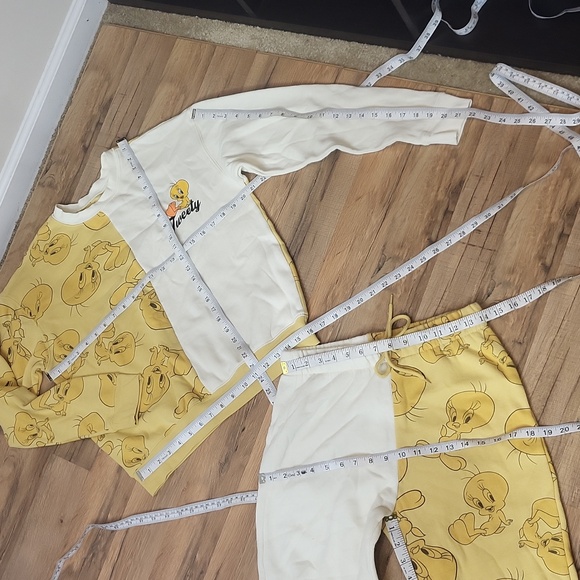 LOONEY TUNES Yellow Cream Tweety Bird Sweatshirt Jogger Set - Picture 2 of 12